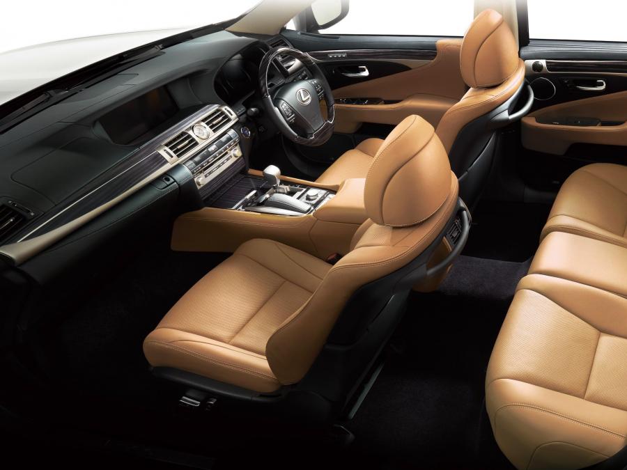  Lexus LS600h 2012 года  (JP) (фото 7 из 7)